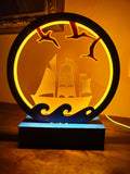 Lampada decorativa in legno con Veliero tra le Onde